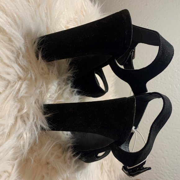 NEW BLACK PUMPS - Picture 2 of 3